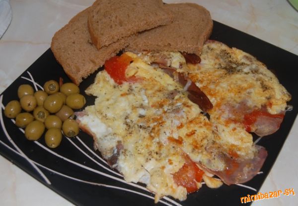 Omeleta so susenou sunkou a mozzarelou