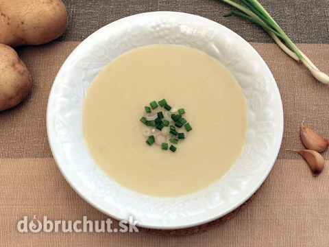 Cesnaková polievka so zemiakmi