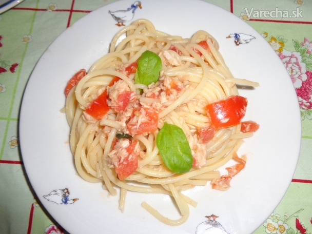 Spaghetti al tonno e pomodoro fresco (fotorecept) recept