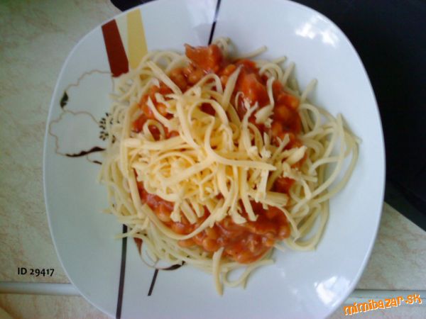 Špagety s mortadelou bravčovým mäsom a fazuľou
