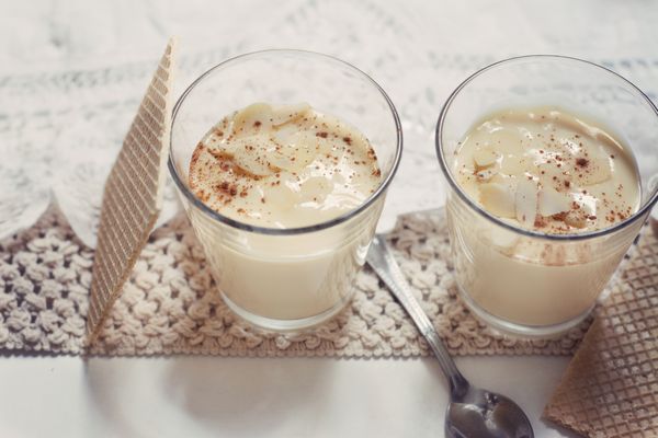 Teplé medové vanilkové mlieko s mandľami