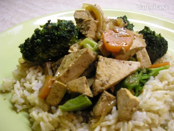 Tofu so zmesou piatich korení a jemne sladko-kyslou zeleninou ...