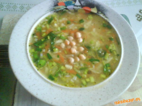 Cícerová polievka so zeleninou a strúhankou