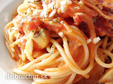 Šalát zo spaghettini s hríbovo-paradajkovou omáčkou
