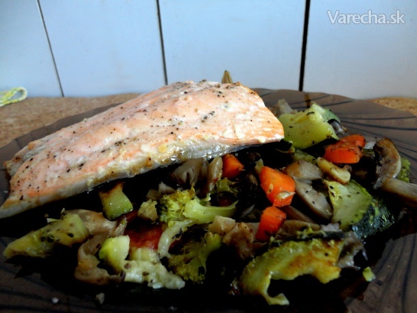 Jednoduchý losos s pečenou zeleninkou (fotorecept) recept ...