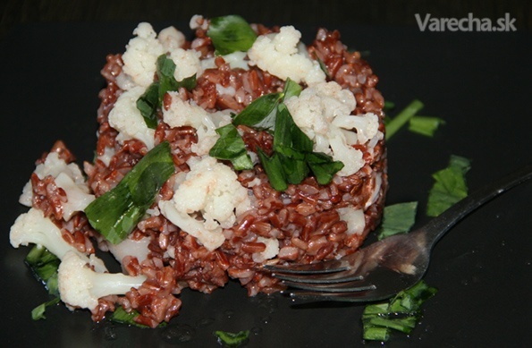 Červená rýže s karfiolem recept