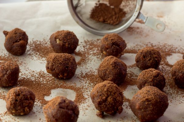 Čokoládové truffles plnené kandizovanou čerešňou