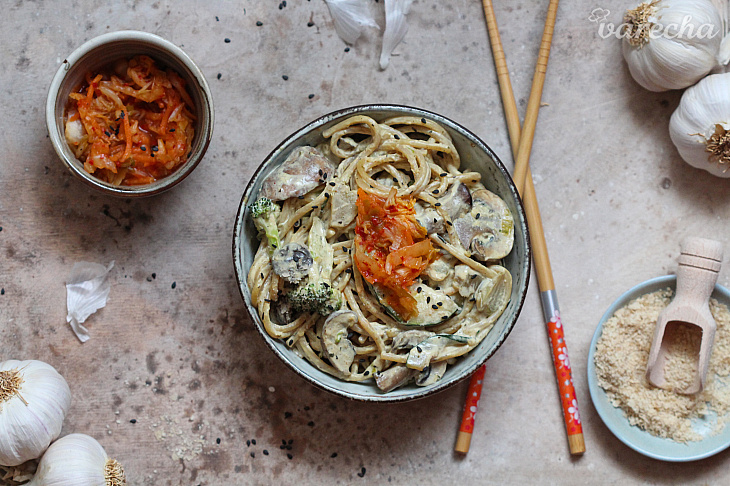 Krémové špagety s hubami a kimchi recept
