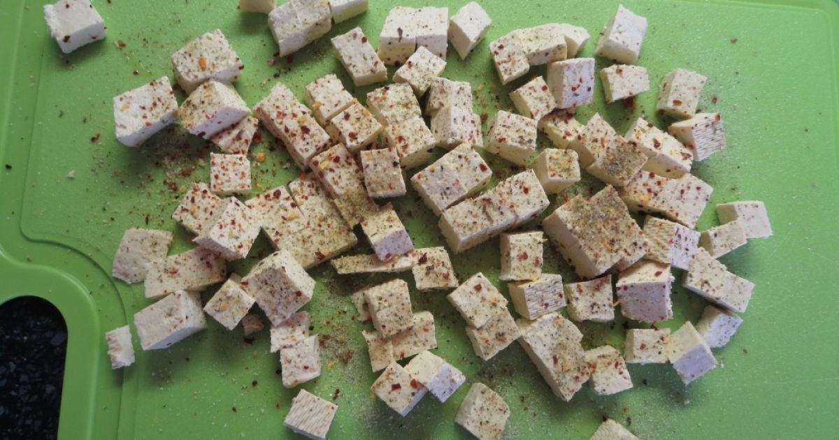 Cuketovo-cibuľová polievka s opraženým tofu ...