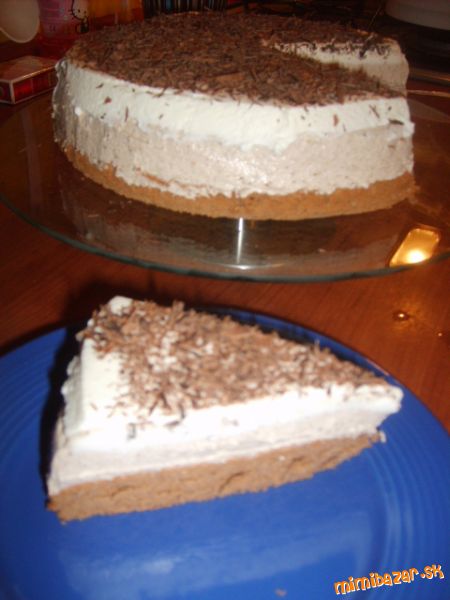 Orieškovo čokoládová torta so šľahačkou