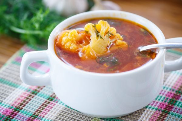 Jarná polievka s karfiolom