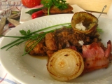 Važecká pochúťka mäsové soté v zemiakovej placke