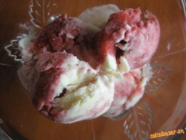 Smetanovo jahodová zmrzlina