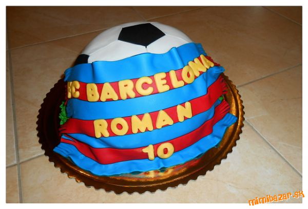 Futbalová lopta so šálom týmu FC Barcelona