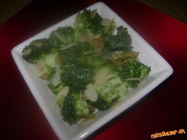 Brokolicovy salatik
