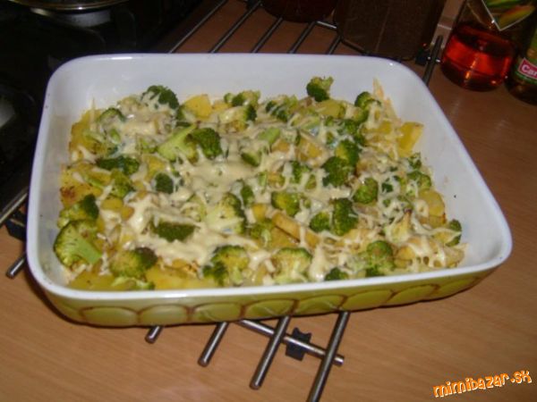 Zapekana brokolica zo zemiakmi