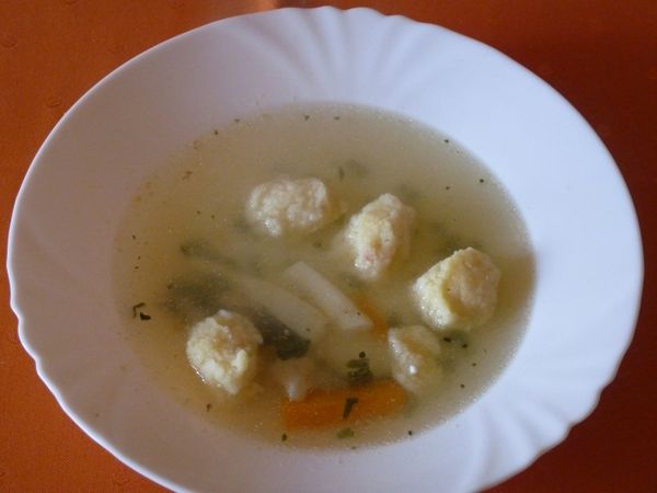 FOTORECEPT: Kuracia polievka s olivovými haluškami