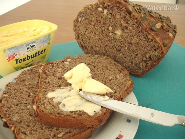 Orechovo-jogurtový nekysnutý chlebík recept