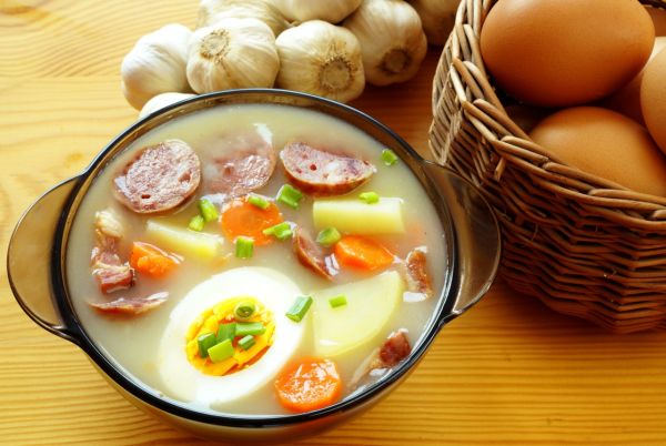 Zemiaková polievka s vajíčkom a klobáskou