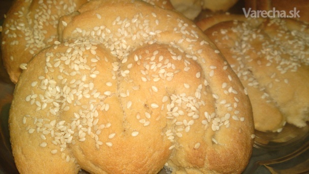 Vlnkový chlieb so sezamom z múky semolina durum a špaldovej ...