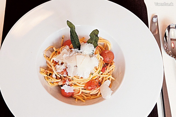 Kukuričné špagety s restovanými paradajkami recept