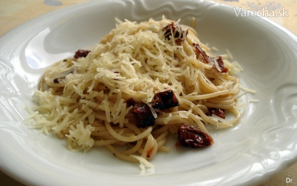 Špagety so sušenými paradajkami a cesnakom recept