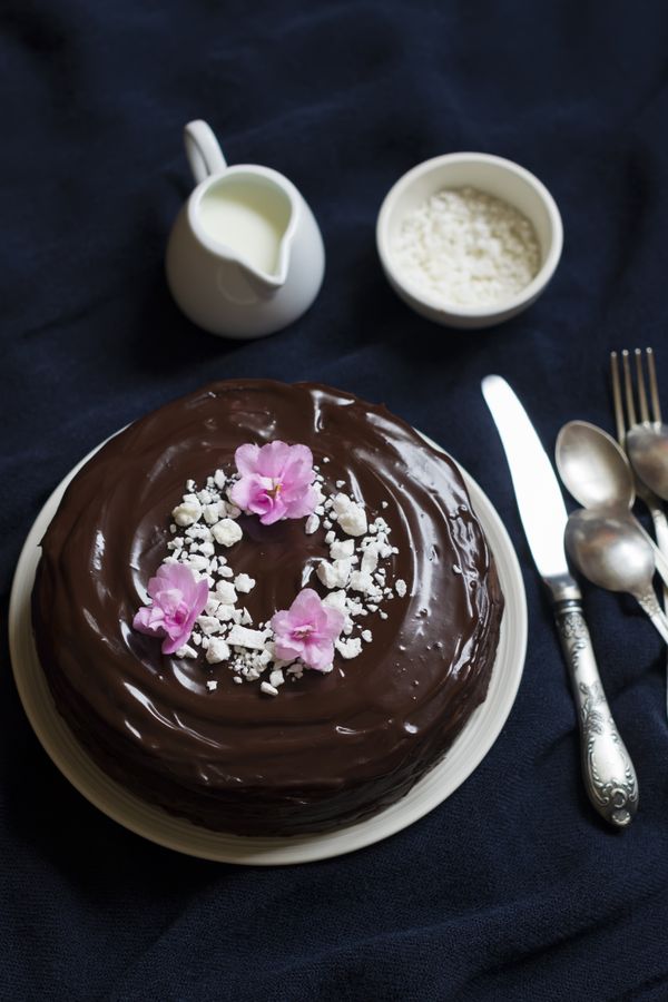 Nahá čokoládová torta
