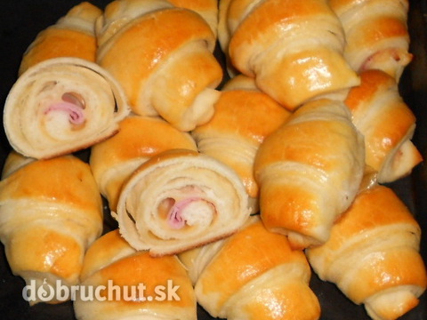 Osemvrstvové slané croissanty so šunkou