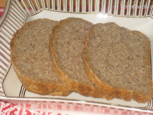 Celozrnný špaldový chlebík so semienkami chia(fotorecept) recept ...