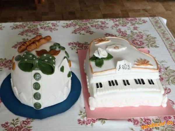 Klavír pro vnučku a pánský dort pro syna s doutníky