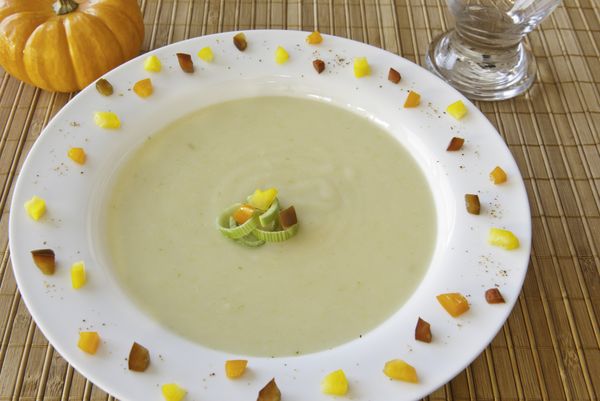Krémová zemiaková polievka so žĺtkom