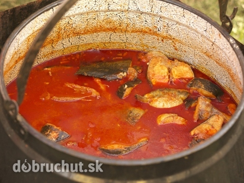 Maďarská rybia polievka
