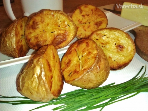 Tradičné pečené zemiaky s maslom (fotorecept) recept