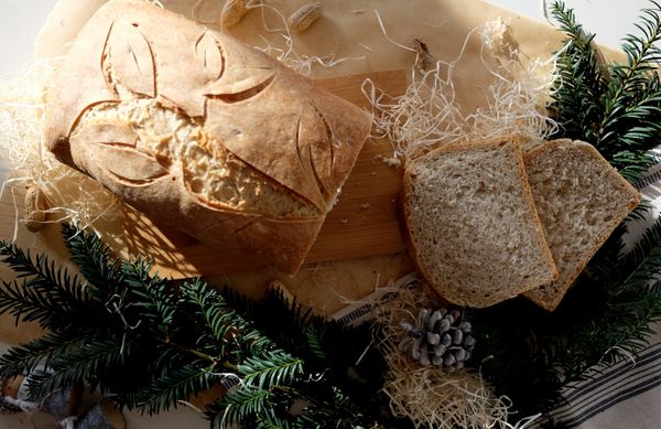 Vianočný kváskový chlieb s podzemnicou olejnou