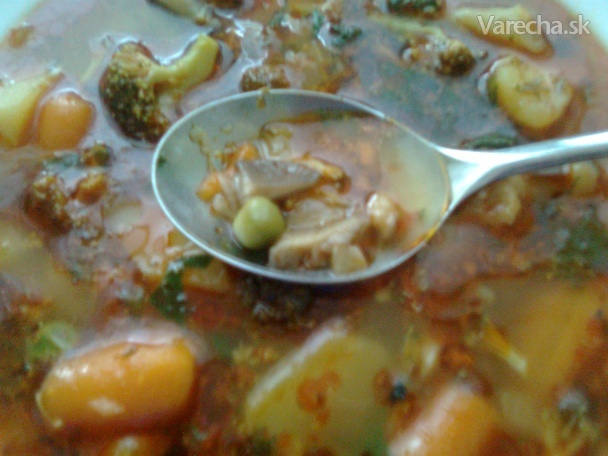 Bohatá zeleninová polievka s hlivou (fotorecept) recept