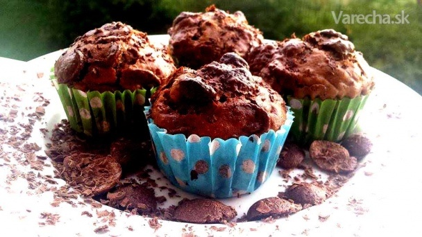 Čokoládové muffiny plnené čokoládovými mušličkami recept ...