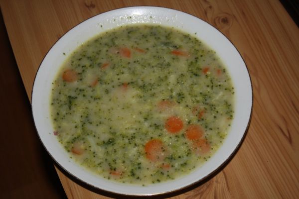 Brokolicovo-mrkvová polievka