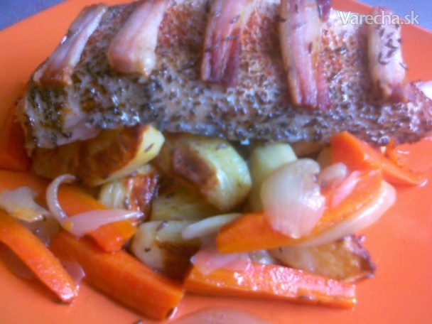 Šťuka na slanine s mrkvou a pečenými zemiakmi recept