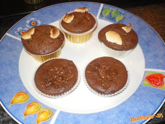 čokoladove muffinky s kyslou smotanou