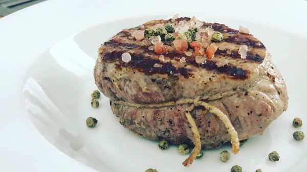 VIDEORECEPT: Steak z vysokej roštenky na zelenom korení ...