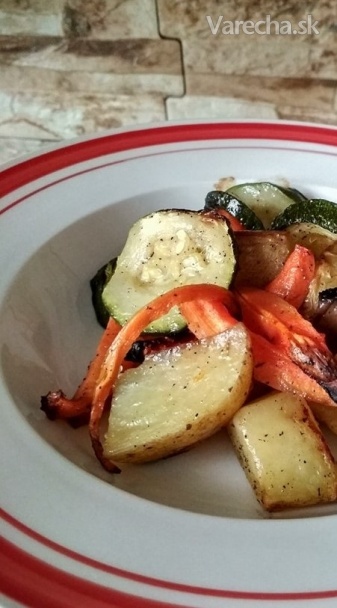 Zapekané zemiaky so zeleninou a šampiňónmi recept