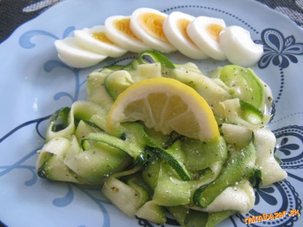 Cukinovy salat s parmezanom