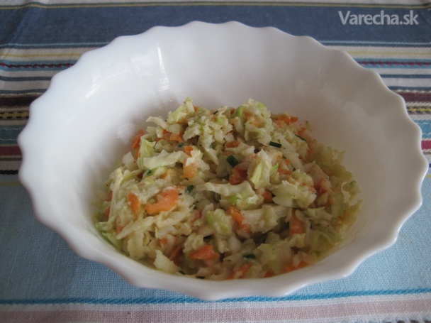 Miešaný zeleninový šalát s jogurtom recept