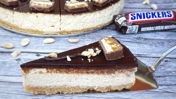 Snickers cheesecake