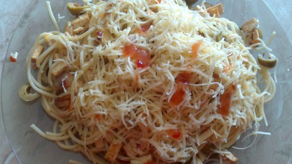 Špagety s olivami a tofu syrom