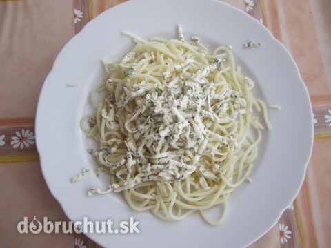 Špagety s nivou a maslom