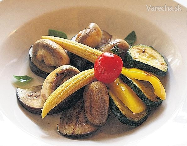 Teplý šalát so zeleninou a hríbmi recept