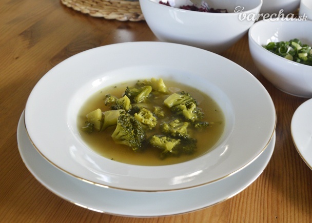 Brokolicová polievka so zeleninovým vývarom recept