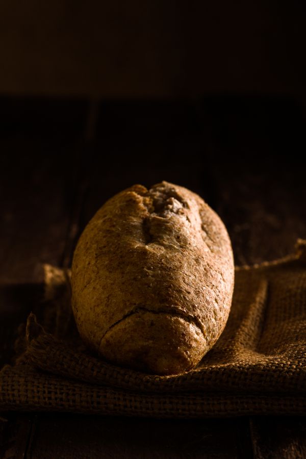 Celozrnný žitný chlieb s marhuľami