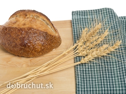 Tmavý pšeničný chlieb